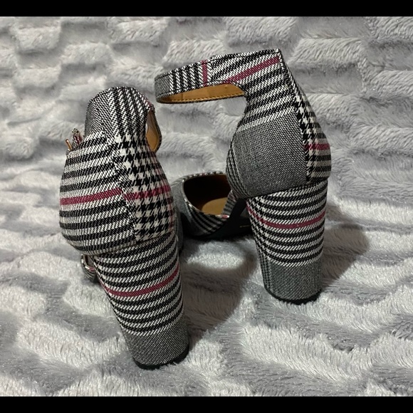 Le Chateau heels, size 38, worned once.  Super confortable! - Picture 3 of 5